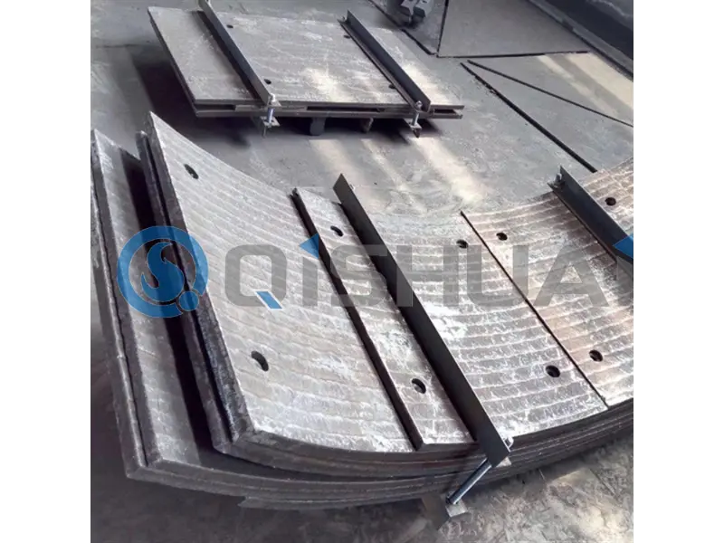 কেন ক্রোমিয়াম কার্বাইড ওভারলে প্লেট সাধারণ স্টিলের চেয়ে অনেক বেশি পরিধান-প্রতিরোধী?